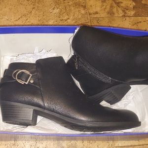New LifeStride Antonia faux leather ankle boot